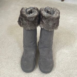 Grey faux fur lined winter boots